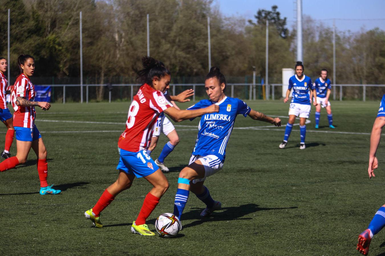 Fotos Las mejores imágenes del derbi femenino asturiano Oviedo 2 0